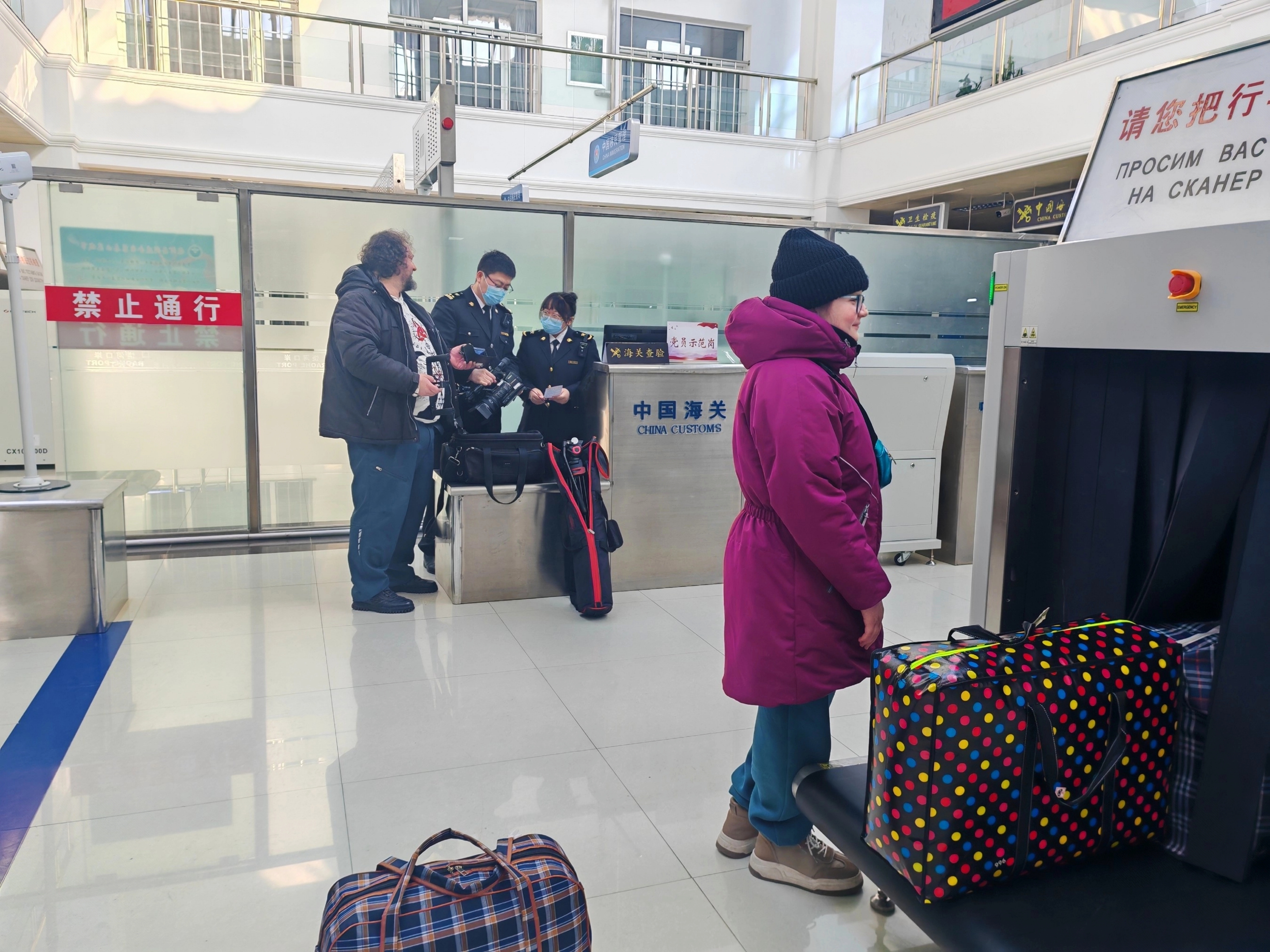 饶河海关保障进出境旅客顺畅高效通关