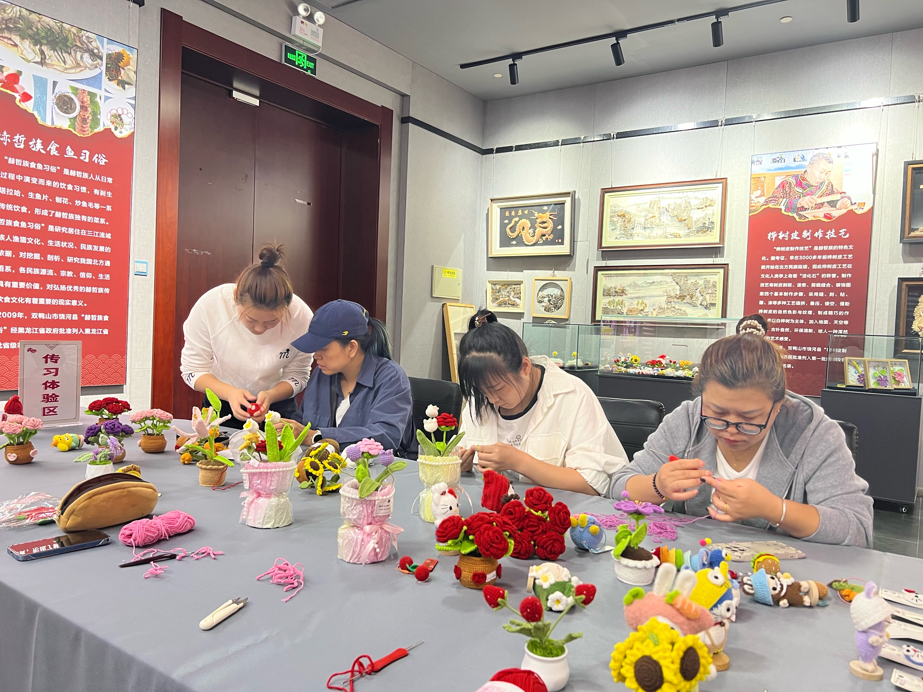 【网络中国节·中秋】“鸭鸭有礼”...
